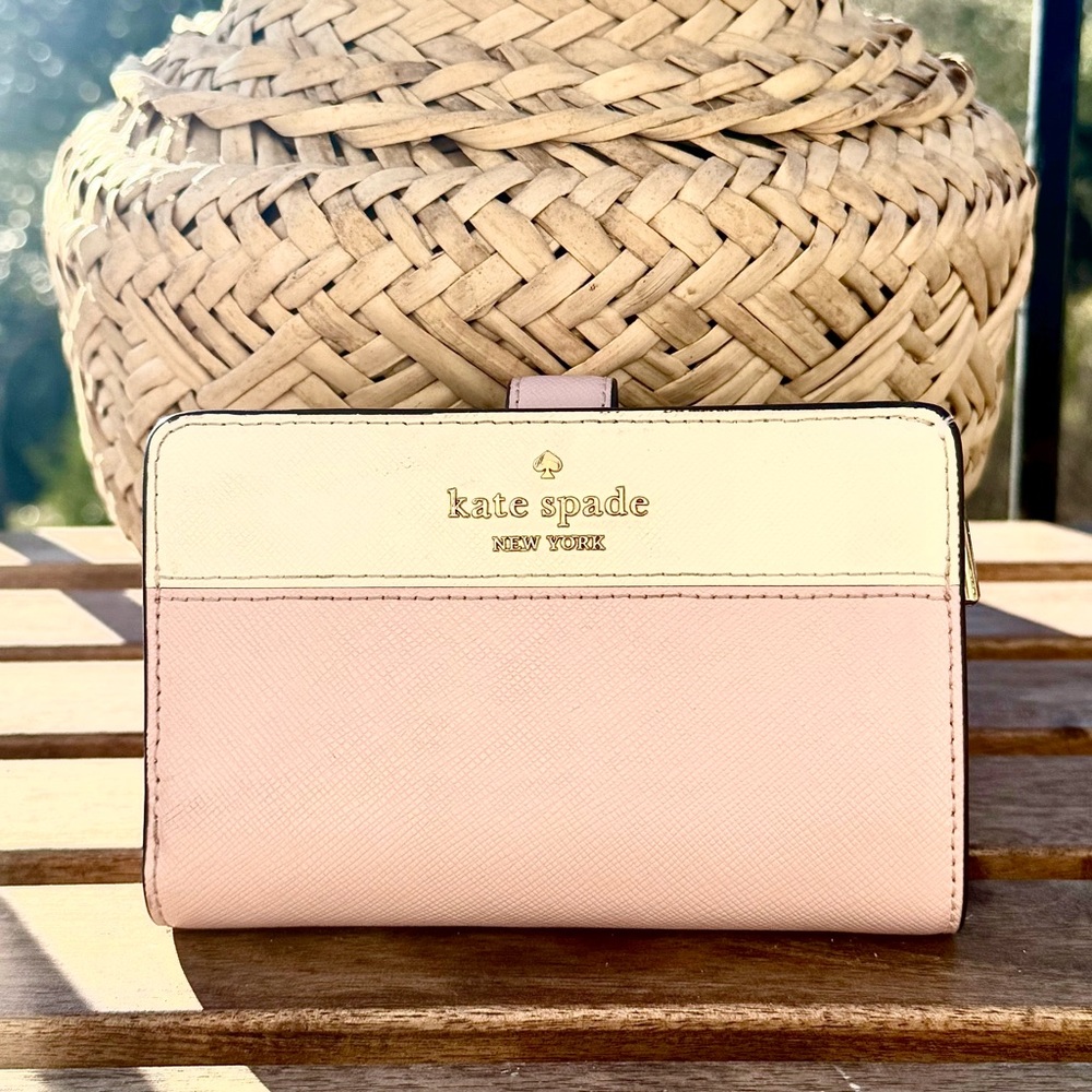 Kate Spade ♠️ Madison Medium bifold Pink and Cream Wallet- Pristine condition!